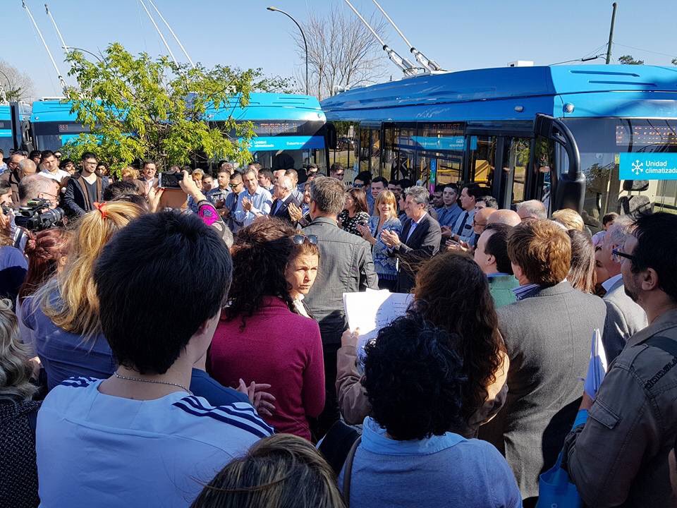 marianoantenore's tweet photo. #60AñosTrolebusesRosarinos Una d las historias más recientes: inauguración d #LineaQ el 13 d julio d 2017 en @CMDSudoeste. 12 #troles #Trolza 0Km iniciaron el servicio ese día. https://t.co/b3HYB5DBH0