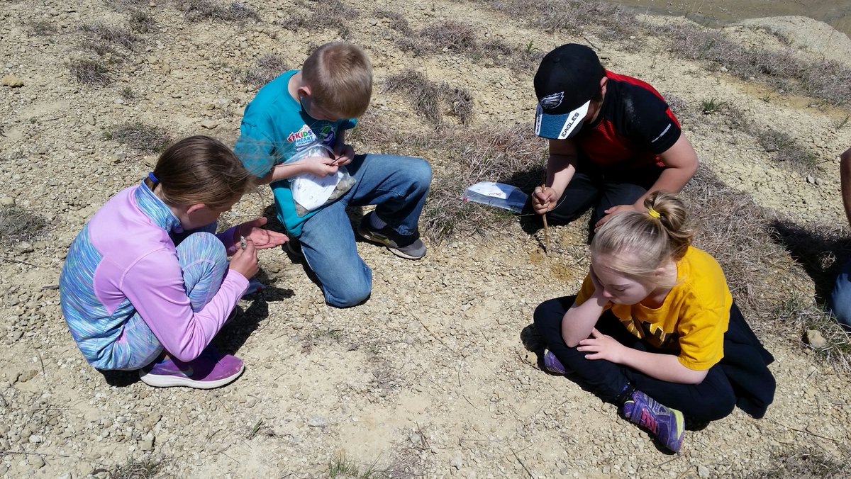 MrsFrerichs's tweet photo. Students spent the afternoon of the field trip looking for fossils at Rockford's Fossil and Prairie Park. Students found LOTS of fossils and were able to bring them home. @NPElemSchool @NPHuskies #HuskyNProud https://t.co/S0UkBNXzL9