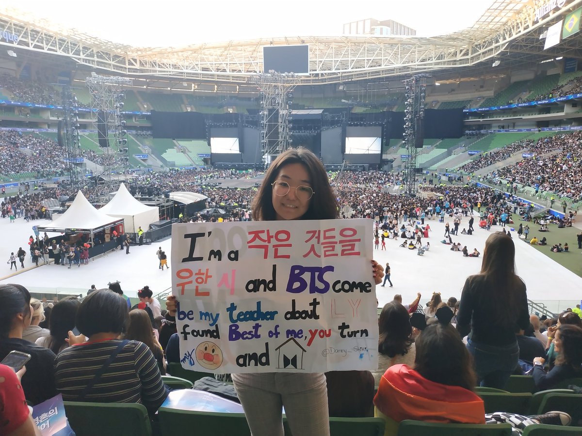 gcfofmoon's tweet photo. Mto feliz de ter realizado um dos sonhos de ver eles e conhecer minhas amigas
Gratidão demais
Chocada sobre o meu cartaz, mas queria mostrar o outro lado do cartaz e o tanto que eles me ajudaram 💜 juntos e shallow now #BTSinBrazil #BTSatAllianzParque_D1 e D2 #BTSatAllianzParque https://t.co/pj42Id77Rz