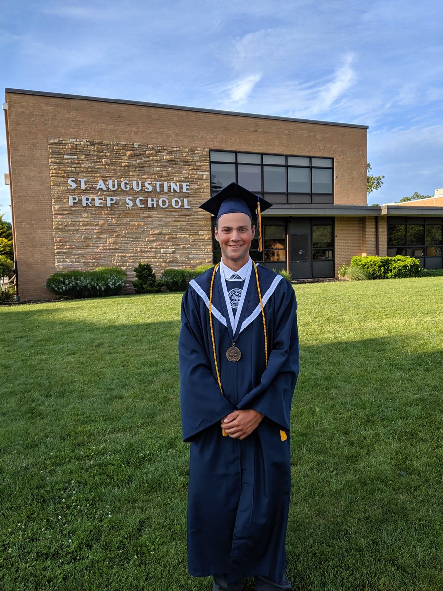 manderson__007's tweet photo. These past four years have been beyond amazing and I am very thankful for everyone that I have met and everyone who has become a part of my life. This isn't a goodbye, it's a see you later, Richland's Proud and Peaceful Glen. ❤️ https://t.co/Zf6ZfmN2IQ