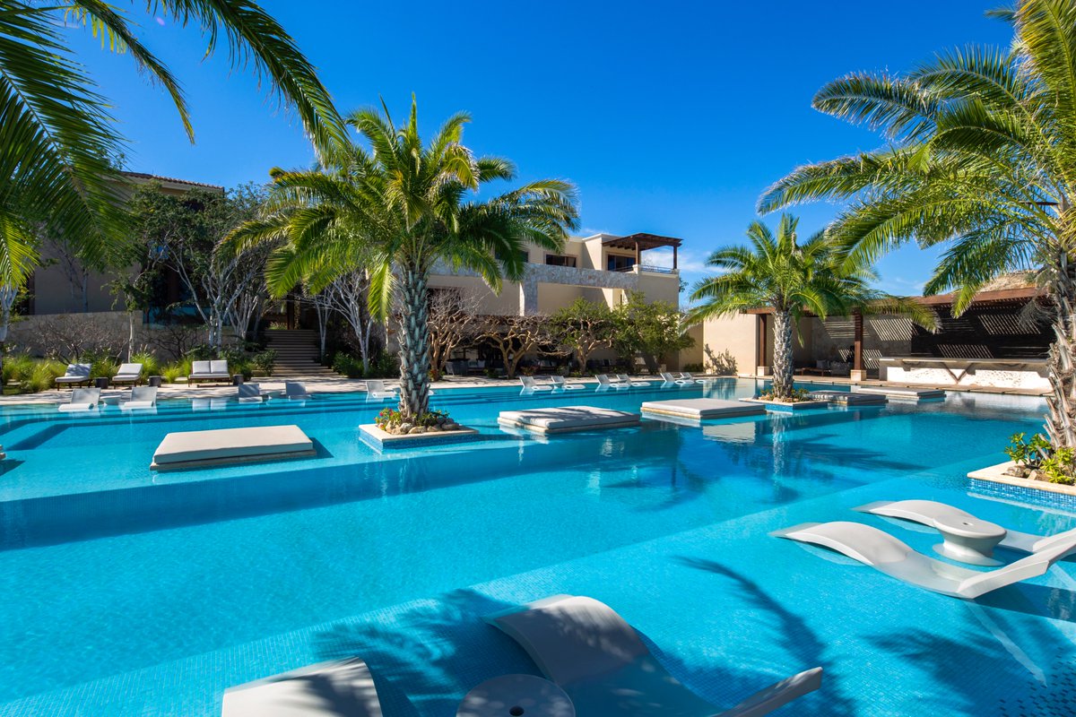 ClubPalmilla's tweet photo. Sitting prettily along with beautiful palm trees and boasting private cabanas, @ClubPalmilla  ´s pool is the perfect chiller after a tennis round or enjoying a refreshing drink. #MembersOnly! The right people, the right place, #ThePalmillaLifestyle. https://t.co/JTGSgQsaI5