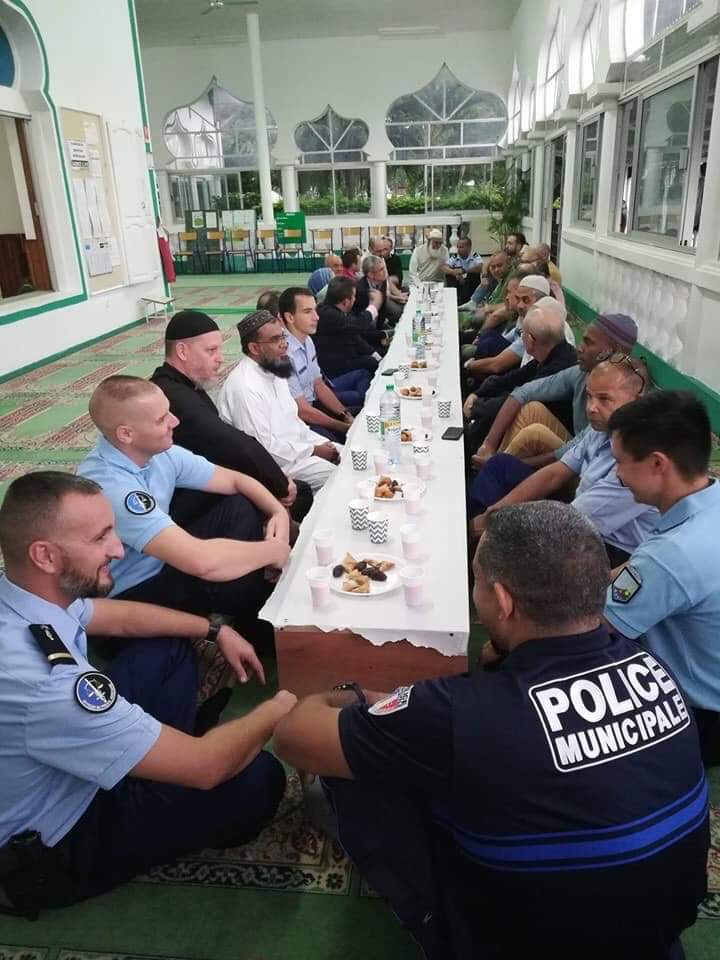 kacembordeaux's tweet photo. L' ÎLE DE LA RÉUNION ILS SONT DANS UN AUTRE MONDE MASHA ALLAH @domes_minarets https://t.co/zIOEQp6eAu