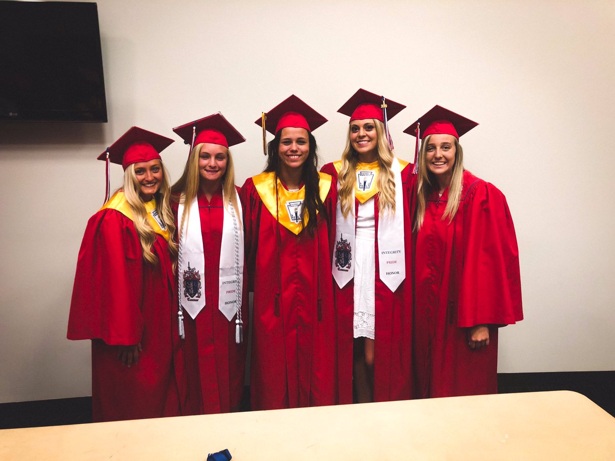 Congrats to our five grads!! @lindseyashlee23 <a href="/corin_crawford/">Corin Crawford</a> twitterless Miranda, <a href="/erikaskiles15/">Erika</a> and <a href="/billingsley_19/">Kass</a>