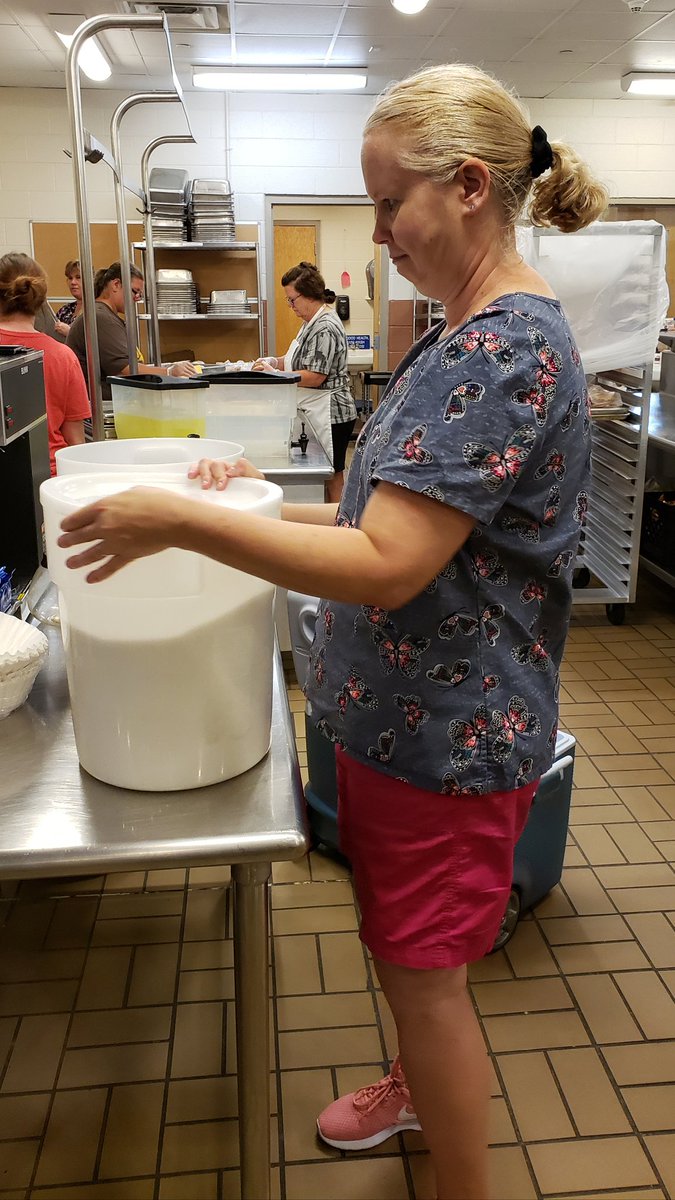 WCDE_NUTRITION's tweet photo. Aaaand, we're off! 🏃🏃‍♀️
Our #summer meal program kicked off today &amp; @DCHSpioneers was buzzing; #fresh sandwiches, #fruit, &amp; of course, cleanup! 🧹🧼
Tomorrow's meals are:
#Breakfast - yogurt &amp; whole grain crackers
#Lunch - deli sandwich
Y'all come see what's cookin'! 😋 https://t.co/2SjJdreA1V