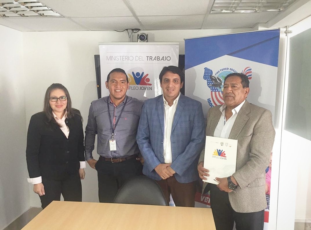 MinTrabajoEc's tweet photo. #MDTLoja| Iniciamos la firma de convenios con empresas educativas de la localidad, FINE-TUNED ENGLISH @venalfine se suma al Proyecto #EmpleoJovenEc, vinculando jovenes profesionales en su institución.
Dir.Regional @andrsteb https://t.co/GKCKfq2HRE