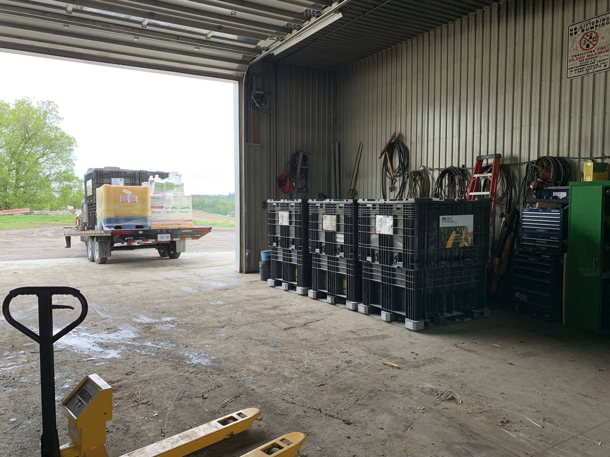 dejongcropcare's tweet photo. Super high tech #quickroots and #agtiv application today with @PhilNadalin .. 700ac of azuki seed ready #itsgrowtime @AcceleronCA @BECavanagh https://t.co/2Crf21D6Cd
