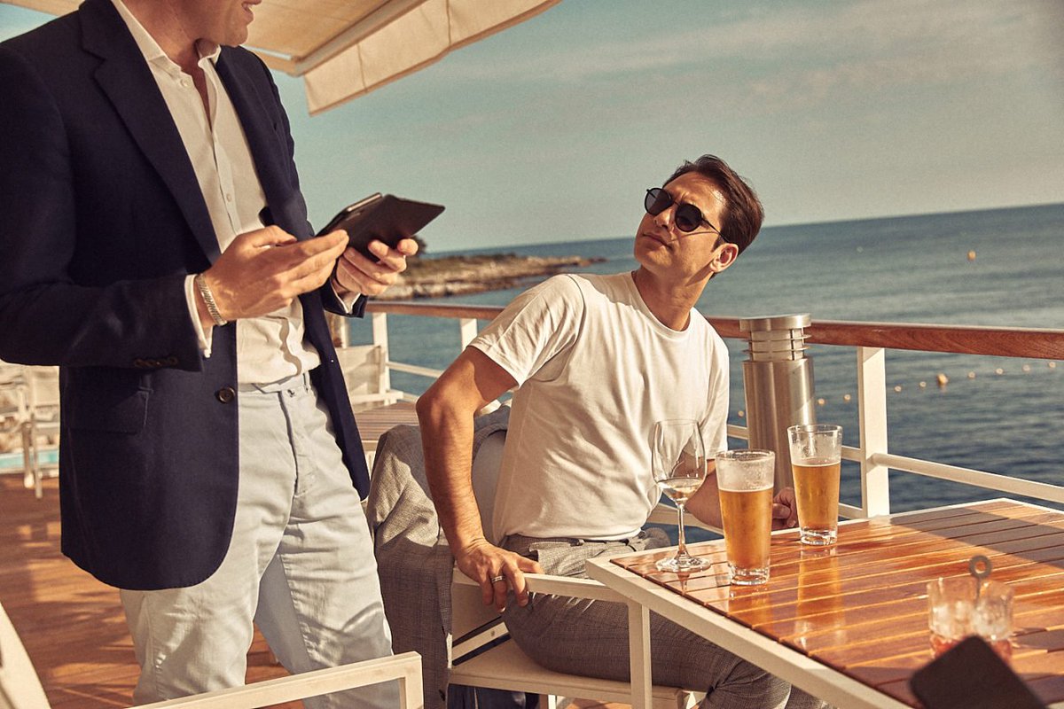 JuttaFreudig's tweet photo. #MusketeersEurope And again #TheGentlemansJournal published an article with some more photos of #LukePasqualino #lucapasqualino - so gorgeous 😍🔥❤️ (in the second photo with #AndrewCooper and #LordMarch) #RoadToCannes #Dinner #HotelDuCapEdenRoc #Riviera #Nice #Cannes https://t.co/fktOYLte0M