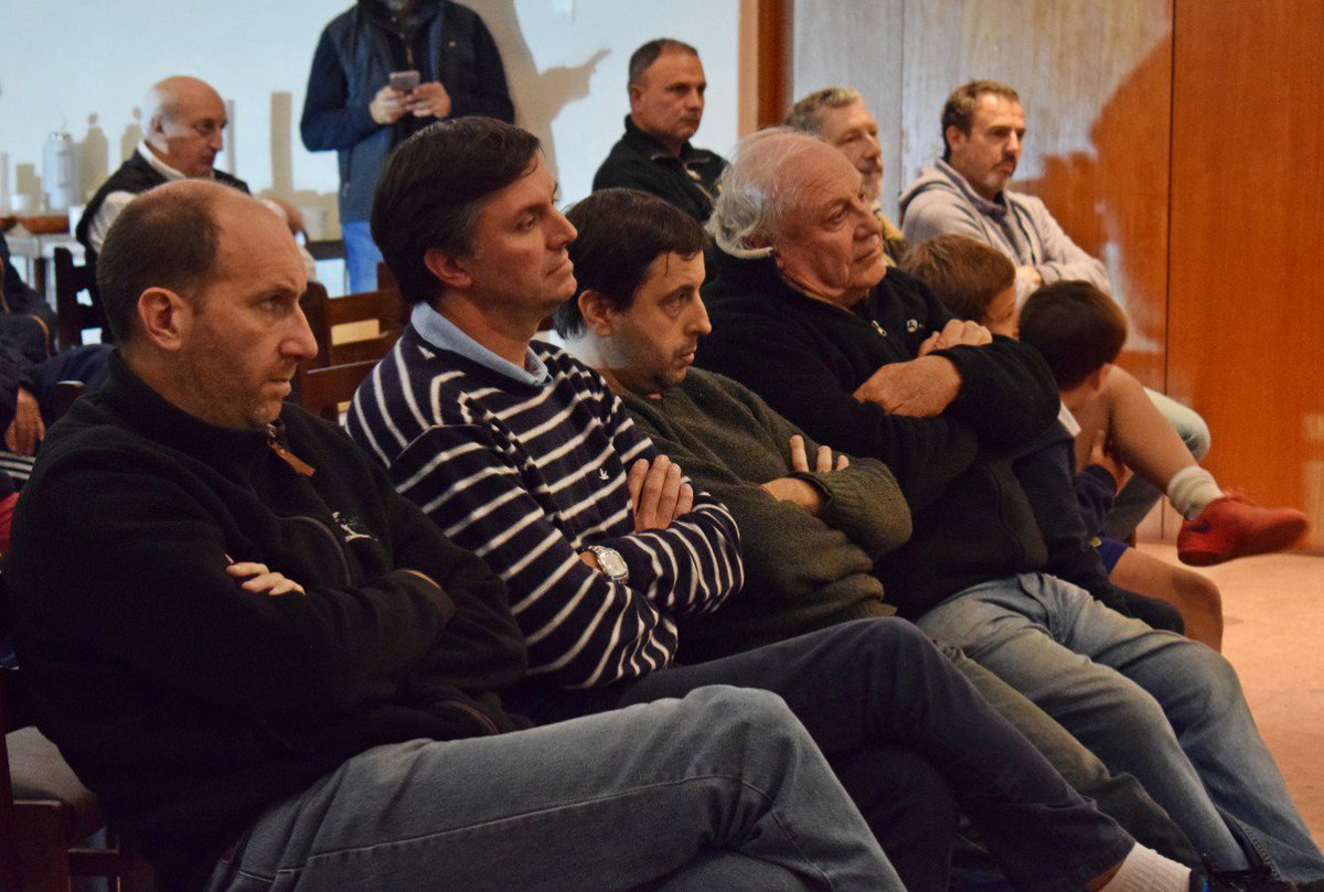 ArecoArraigo's tweet photo. En el #ClubProgreso compartimos una clínica de fútbol con Daniel Fagiani.

Encuentro para grandes y chicos sobre la formación de jugadores.

#SanAntonioDeAreco https://t.co/JnItgPIlG3