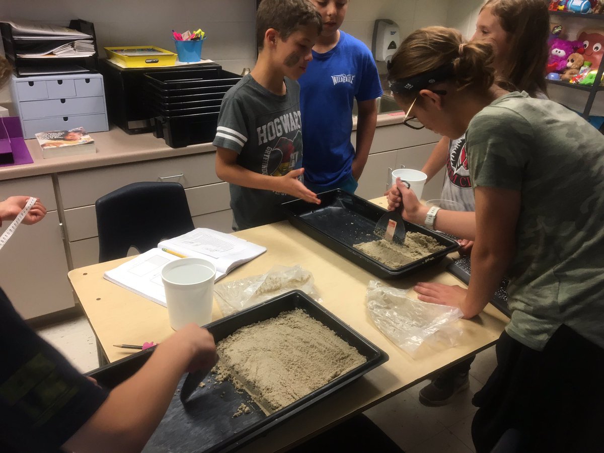 MrsChangGrove's tweet photo. Scientists use a stream table to investigate how water plays a role in weathering, erosion, & deposition, which changes the shape of land on earth. #EarthScience #ModelSimulation #landforms #StreamTable #RiverStreamValley @GroveAve220 https://t.co/AxxeVrQ70P