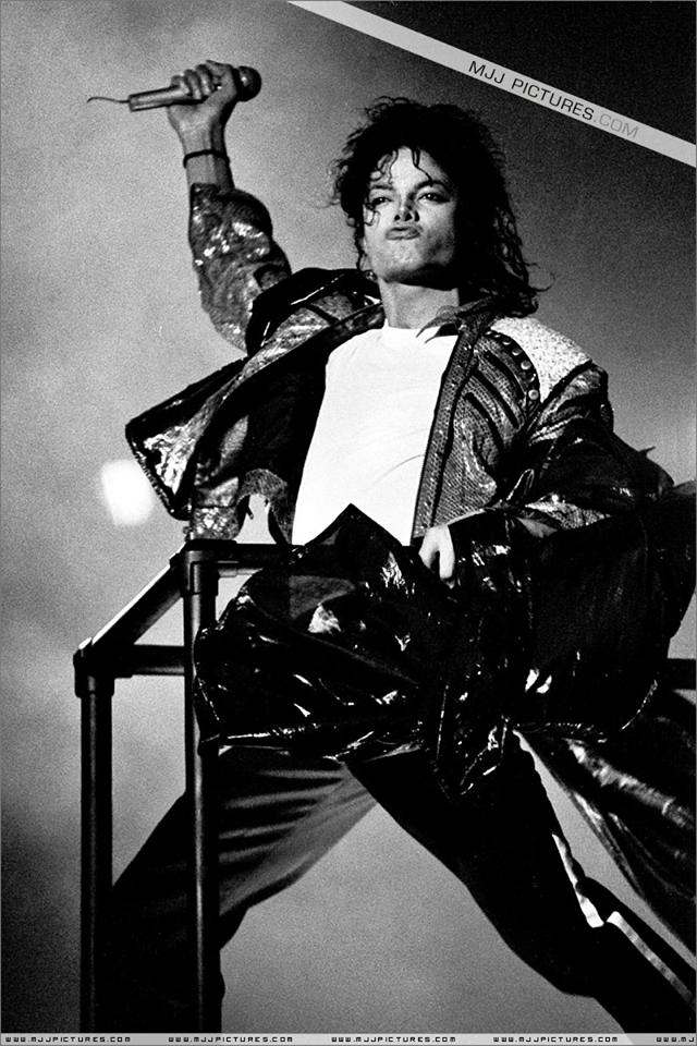MJJPcomOfficial's tweet photo. Michael Jackson 
Beat It 1988 https://t.co/IZLGna03oD