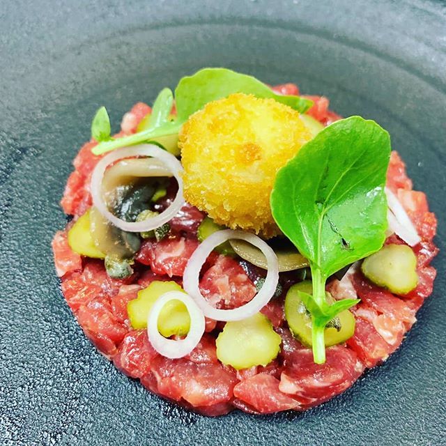 Cracking little special tonight @deanesmeatlocker . 60 day aged beef tartare, pickled mushrooms, crispy quails egg,  cornichon and watercress. #betterandbetter #classicdish #lovedeanes #belfastfood #qualityingredients bit.ly/2Xi4AMI