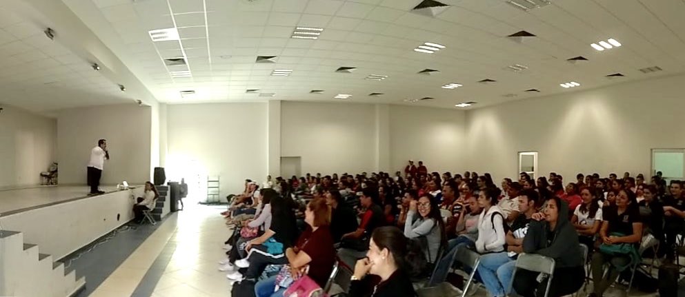 gentepeque's tweet photo. Muchas gracias a la Preparatoria Regional de Zapotiltic de la Universidad de Guadalajara, por habernos invitado a hablar del tema de #TallaBaja con los alumnos de todo el plantel y poder sembrar una semilla en cada uno de ellos. Fue un gran honor. #GentePequeña #Inclusion https://t.co/eHKRcbRcfV