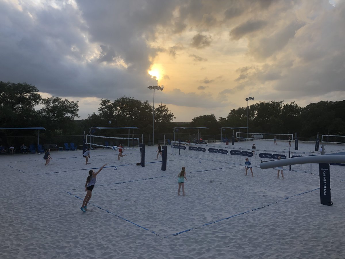 Now THESE are Friday Night Lights 😍 
We’re excited to host Queen Of The Beach tournaments every Friday night this summer, starting this week! Register as an individual and play in a less stressful environment that a tournament, and at half the cost. ow.ly/lem830oQjWH