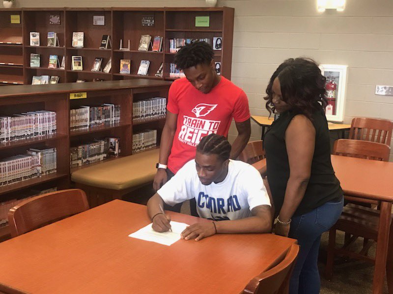 bbmzek05's tweet photo. COMMITTED ‼️✅ ... #JucoProduct 
@Coach_AFletcher @coachawright @coachcrazystang 
Excited to start a new journey ‼️ https://t.co/Dj4WlOWvEK