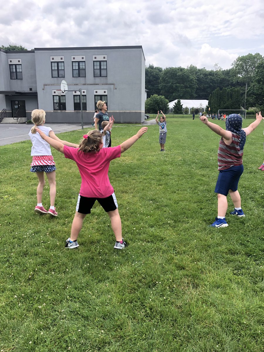 TheRealKaraReed's tweet photo. Scenes from an amazing Move It Day at #CornwallElementary ... Thanks, parents for all of your support in making this day possible! #cornwallrocks #StarsOfSecond https://t.co/xJYliviZ4E