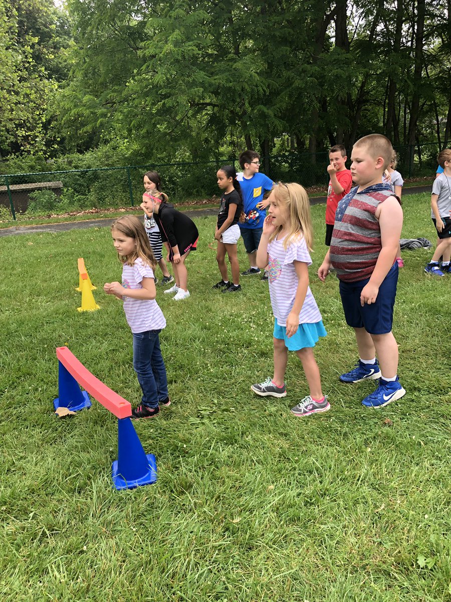 TheRealKaraReed's tweet photo. Scenes from an amazing Move It Day at #CornwallElementary ... Thanks, parents for all of your support in making this day possible! #cornwallrocks #StarsOfSecond https://t.co/xJYliviZ4E