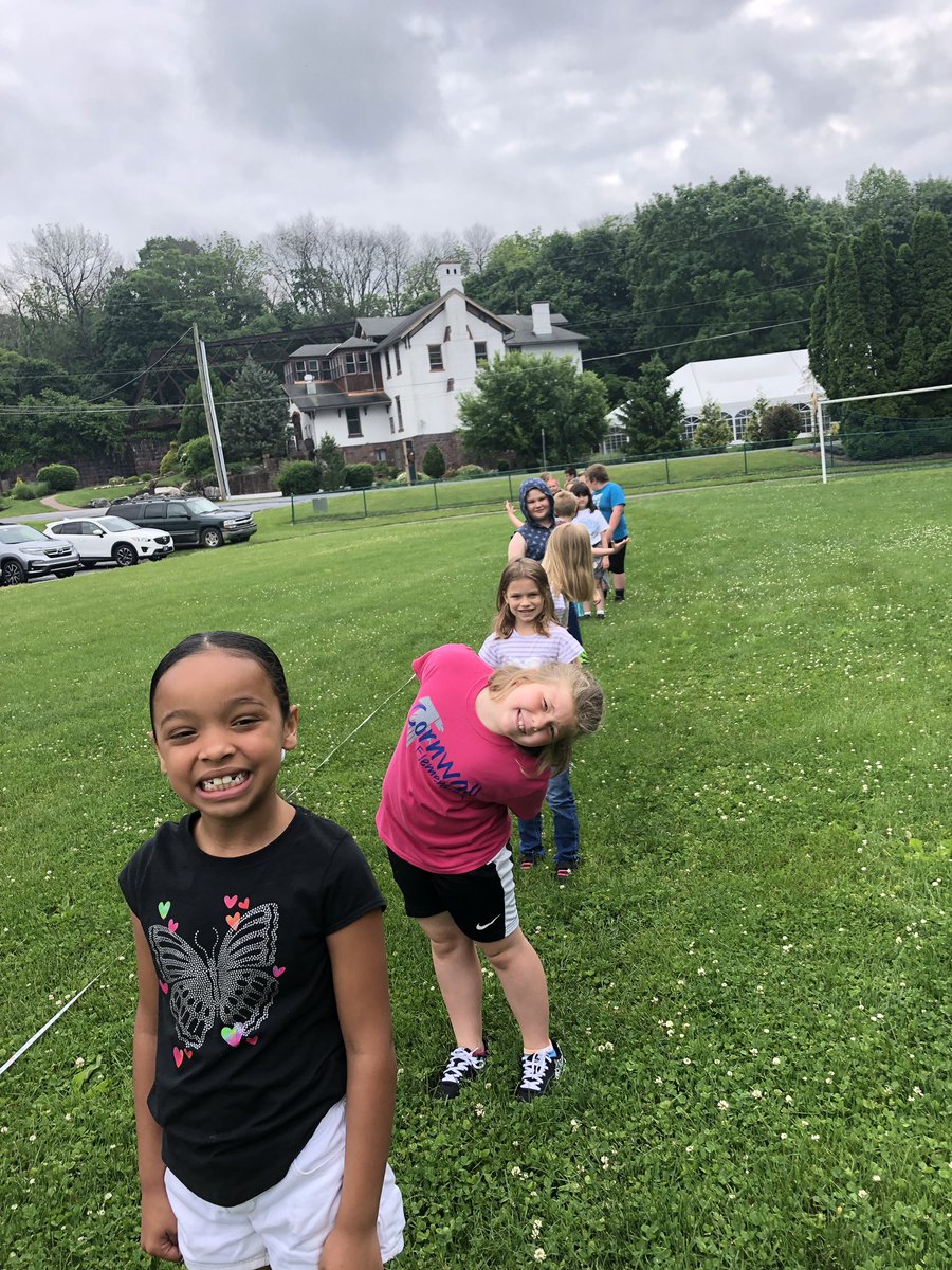 TheRealKaraReed's tweet photo. Scenes from an amazing Move It Day at #CornwallElementary ... Thanks, parents for all of your support in making this day possible! #cornwallrocks #StarsOfSecond https://t.co/xJYliviZ4E