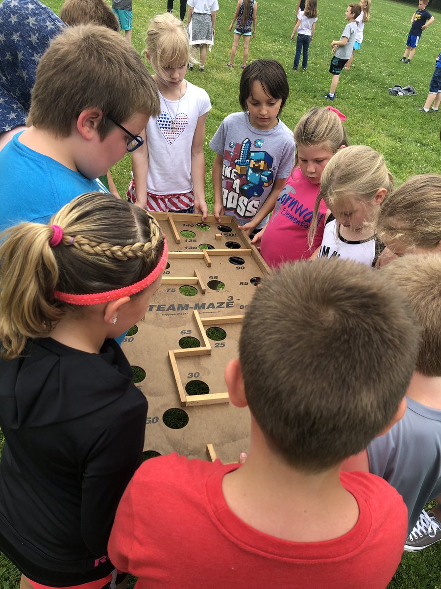 TheRealKaraReed's tweet photo. Scenes from an amazing Move It Day at #CornwallElementary ... Thanks, parents for all of your support in making this day possible! #cornwallrocks #StarsOfSecond https://t.co/xJYliviZ4E