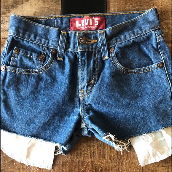 HaileighShipman's tweet photo. So good I had to share! Check out all the items I'm loving on @Poshmarkapp #poshmark #fashion #style #shopmycloset #forever21 #levis: https://t.co/ax9haCHvbV https://t.co/hM3Jdlmt5e