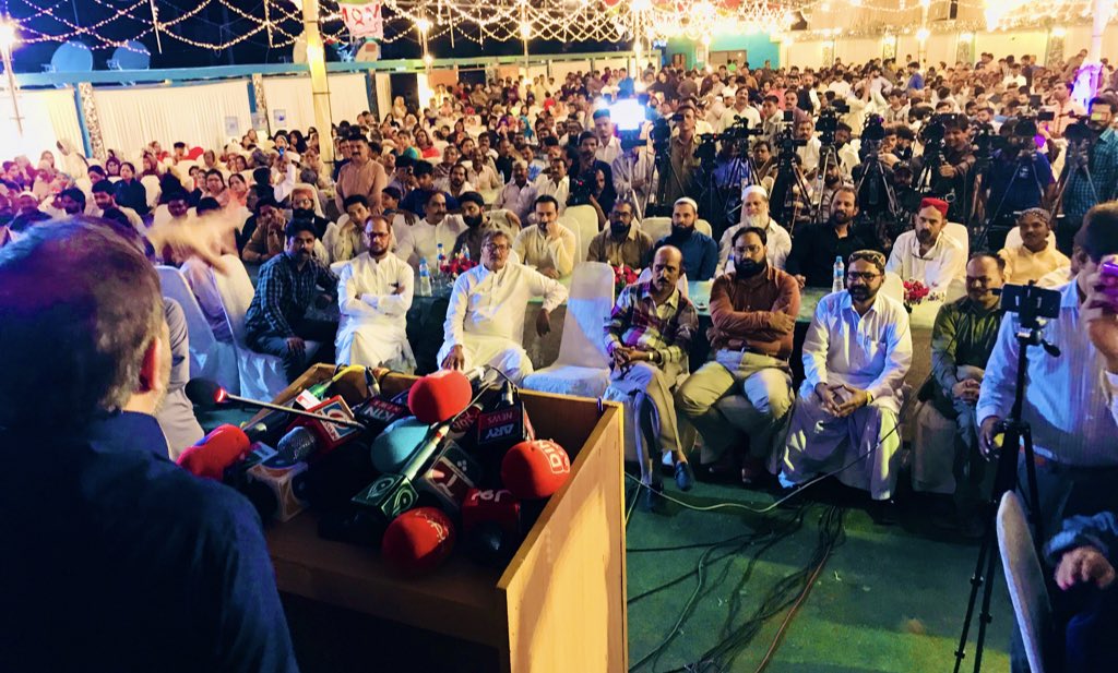 HuzziFactor's tweet photo. اردو بولنے والے سندھی بولنے والوں کے دشمن نہیں ہے- ڈاکٹر فاروق ستار بھائی 

ہم اپنے سندھی بھائیوں کے ساتھ ملکر کام کرنے چاہتے ہیں- ڈاکٹر فاروق ستار بھائی

@DFSMQM @ORCMQMHYD
#IftarDinnerByMQMHyd https://t.co/xyiauI6wNV