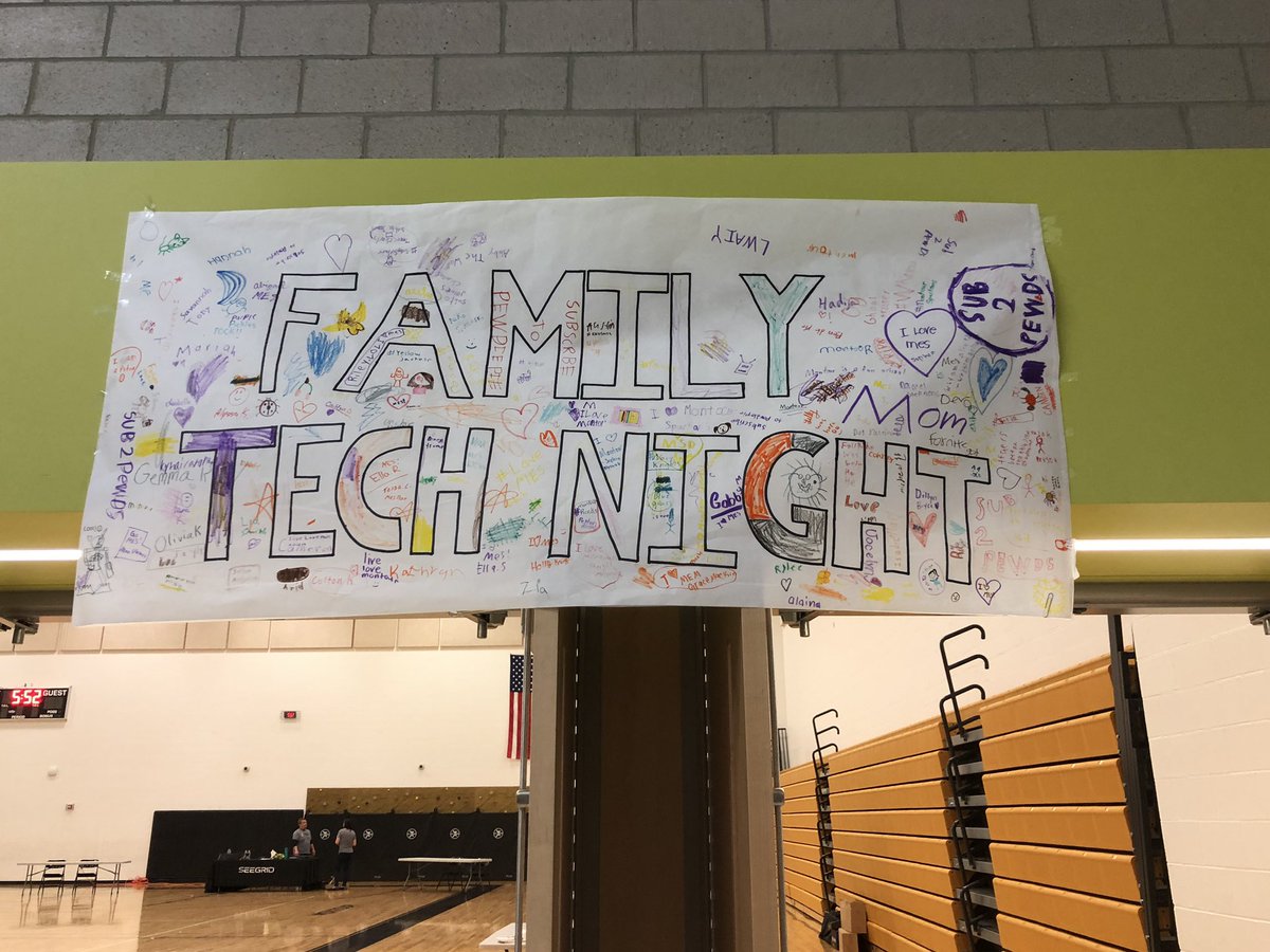 kelliheberle's tweet photo. Family Tech Night at the elementary with the @montrepeneurs. Thank you to all the vendors for attending. #MontourProud @MontourSD https://t.co/4Ko6PNovv1