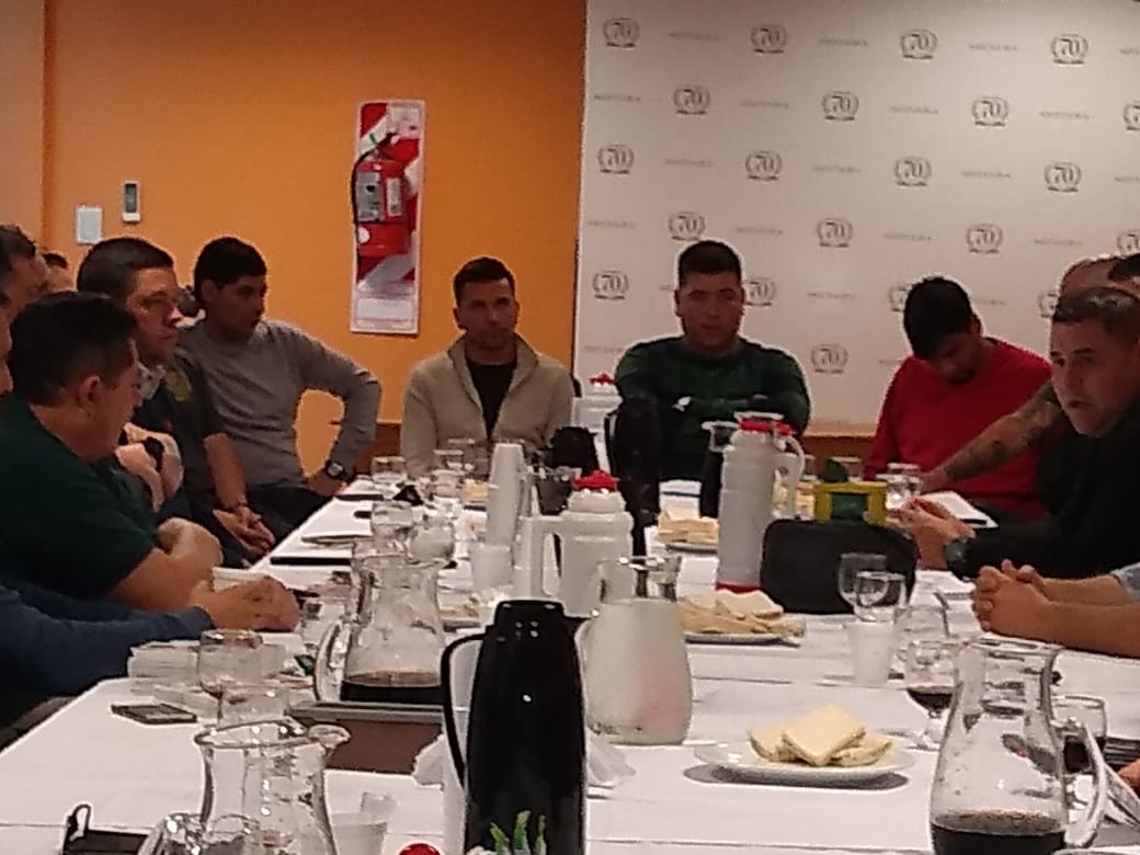 Nos reunimos en <a href="/seivaraorg/">SEIVARA</a> junto a <a href="/JuanPabloBrey/">Juan Pablo Brey</a> y representantes de 30 entidades gremiales, donde discutimos la agenda a futuro