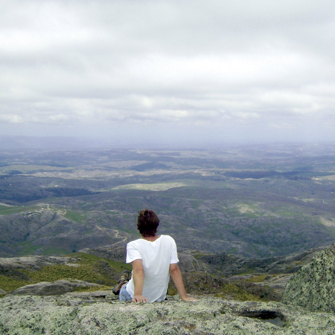054travel_'s tweet photo. >>> Una gran vista para coronar un gran paseo.

3 horas y media de trekking por paisajes inolvidables y llegar ahí para quedar fascinados con tremenda vista del Valle de Calamuchita desde lo alto del Cerro Corona en la siempre increíble provincia de Córdoba.

#ConocéArgentina https://t.co/0d0qMdO07Q