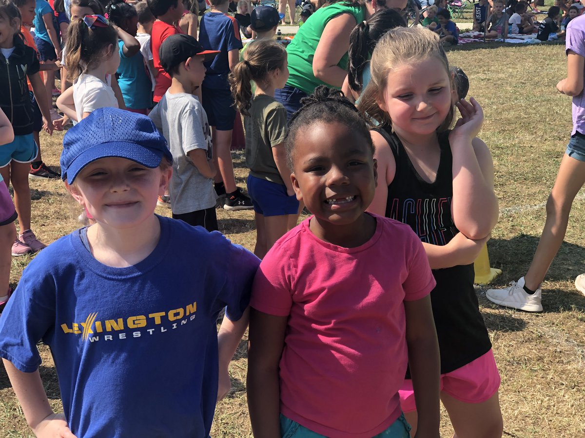 MrsGrayRCE's tweet photo. The heat can’t get us down! We loved RCE Field Day! #oneRCE #RollingintoFirst https://t.co/047bIgozpS