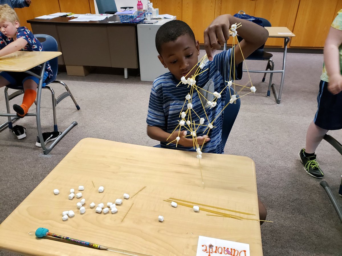 TheOtherMartin1's tweet photo. #TeamMARVELoUS Creating structures with spaghetti and marshmallows. We love Science! https://t.co/Xy7G1DM4Eg