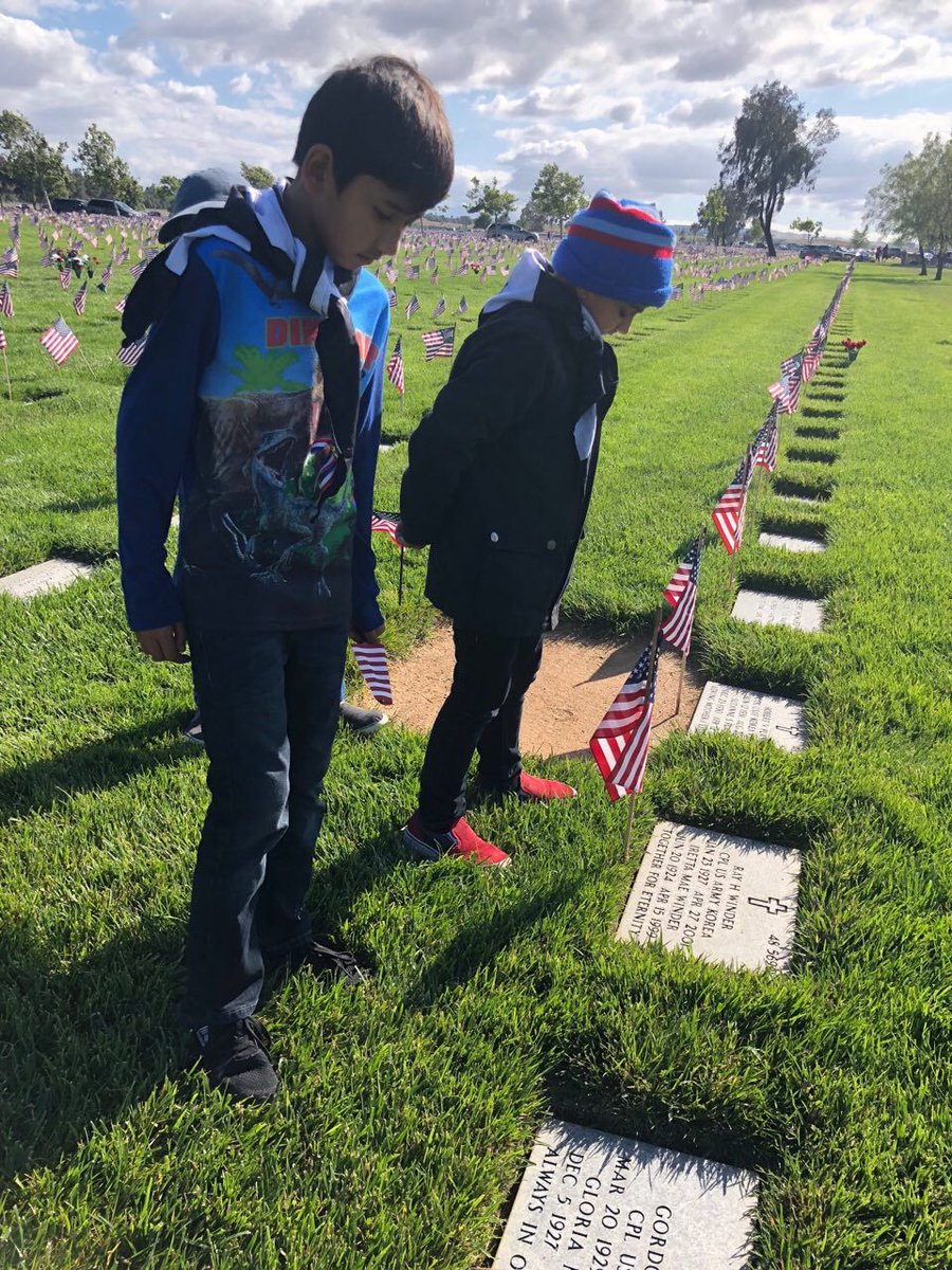 MuslimYouthUSA's tweet photo. To cap off our #MuslimsForVeterans #MemorialDay coverage, here are our brothers from @MKA_LAEast @MKA_LosAngeles @MKA_LARiverside  visiting Riverside National Cemetery to #HonortheFallen. #MuslimsForRemembrance #MuslimYouth #MuslimsForService #HonorThem https://t.co/UcACwvohkR