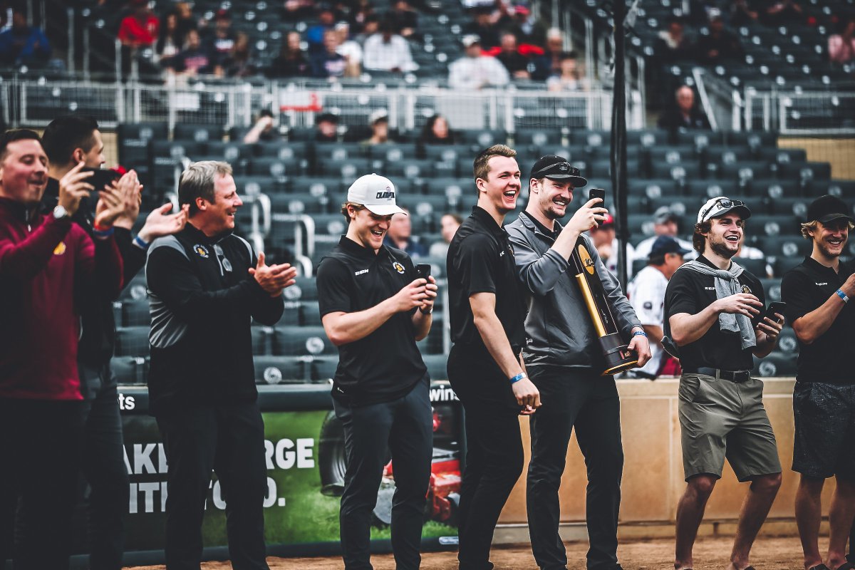 Twins's tweet photo. Thanks for bringing your fresh hardware to Target Field tonight @UMDMensHockey! Congrats on going back-to-back! #OneMN #MNTwins https://t.co/f8rbQQkirQ