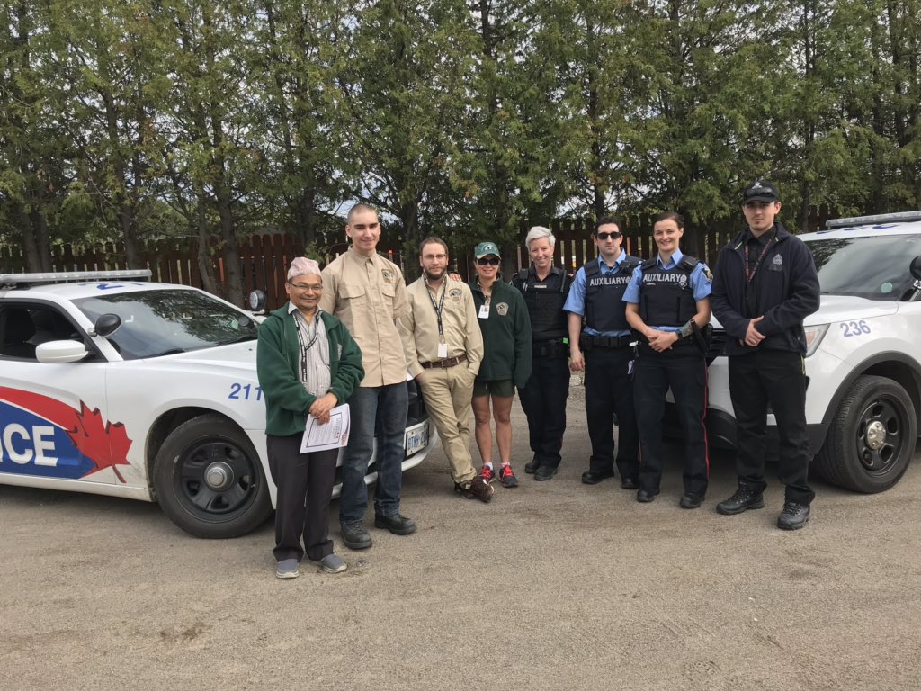 What a great evening speaking with residents about securing their property. Auxiliary officers along with Citizens On Patrol volunteers were out providing tips. Remember to lock it or lose it. #CommunityPolicing #Sudbury
