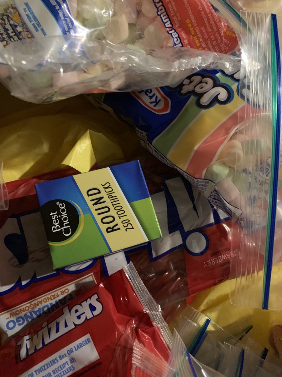 TeamStafford3's tweet photo. Tornado 🌪 by where I live, so I’m in my basement packing bags for our edible DNA activity tomorrow...#sciencerockscms https://t.co/jlAY8uGcxe