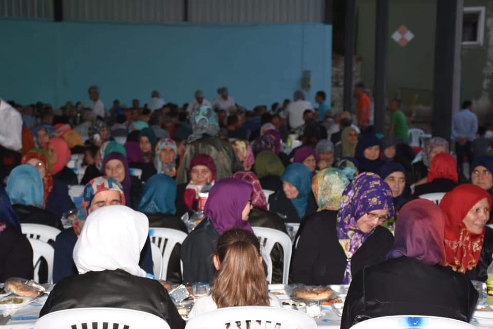 Beğendikler ve Emirler mahallesi iftar programından kareler..
#BigadiçBelediyesi