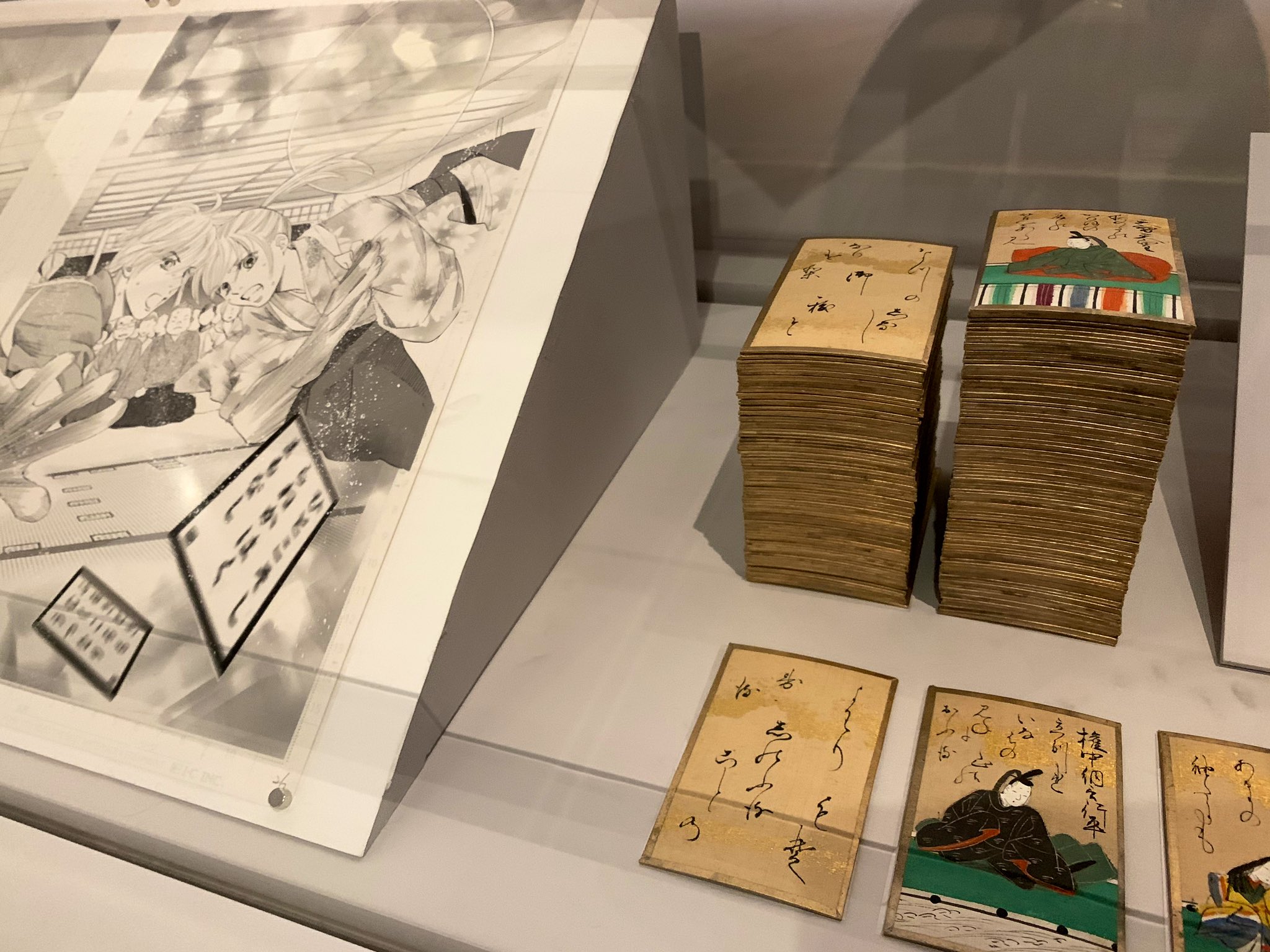 𝖸𝗈 𝖮𝗄𝖺𝖽𝖺 ちはやふる 原画の横に百人一首とその説明書き 一応ネタバレ防止 が巨人になった戦闘シーンの 進撃の巨人 サイボーグ009 のカラー原画 Mangaexhibition T Co Yi08xrujl0 Twitter