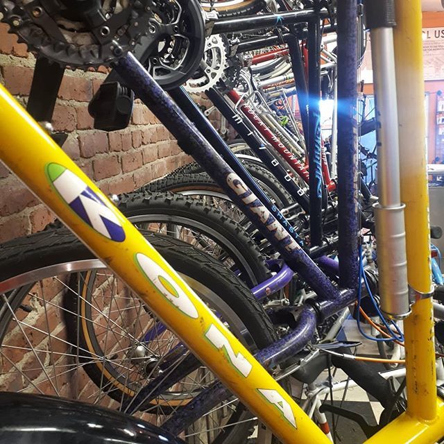 #downtubesofdistinction 
That minty @rockymountainbicycles
Sherpa on the end is nearly NOS! (But no gripshift-- full STX with trigger shifters) Come take one of these amazing rides for a braap around the block! It's a beautiful day to fall in love with y… bit.ly/2WBZZI9