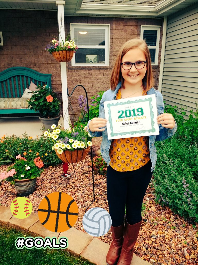 CoachKennell's tweet image. Very proud of my daughter to get through her first year of middle school with all A's as a four sport athlete. #MultipleSports #HardWork 🎖️🏀🏐⚾🎓👍