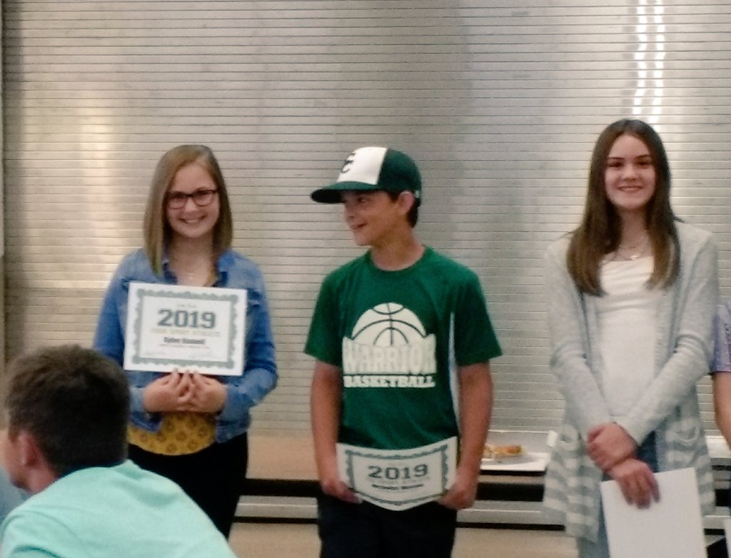 CoachKennell's tweet image. Very proud of my daughter to get through her first year of middle school with all A's as a four sport athlete. #MultipleSports #HardWork 🎖️🏀🏐⚾🎓👍