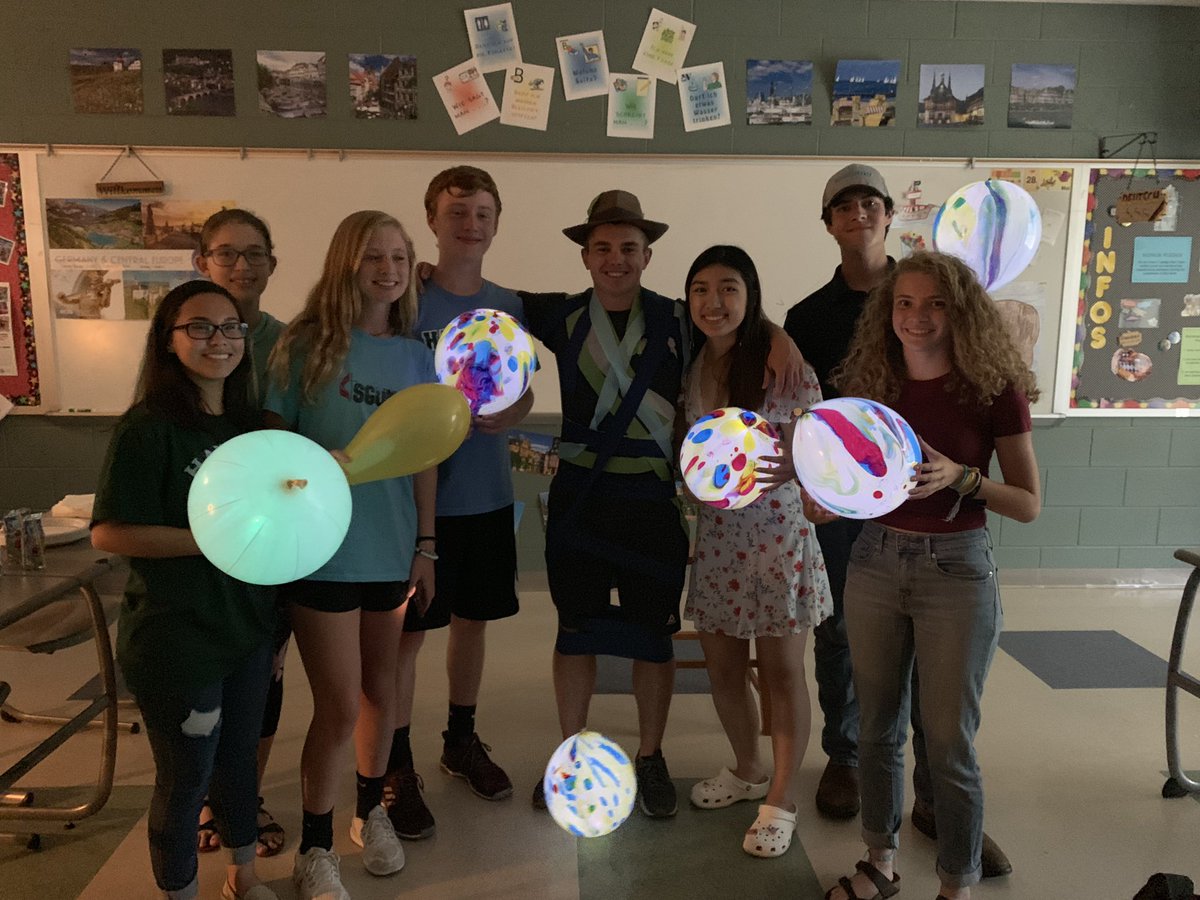 FrauHughes's tweet photo. HHS German 4-5 threw a surprise auf Wiedersehen party for our IB senior. Viel Spaß und Glück an der Uni! #lightupballoons #tschüß #Germanisfamily @HHSHawkMedia @hhshawks03 #hcpswl https://t.co/fxO5PsO2wN