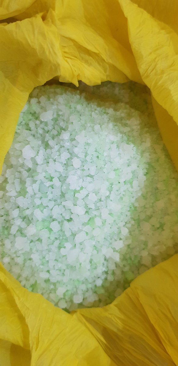 falpap's tweet photo. @malosn @saidsenas @yaggbaax @wadeabou @Diakhate_12 @diopadou @alydiabdiop Je te tenterai d'en faire aussi avec test du #Polyter pour diminuer l'arrosage en Eau. @salifba19 Voilà le produit dont je te parlais. C'est baptisé Xéwël ! #SunuMbay cc @abdourami https://t.co/Th3AlWEz6z