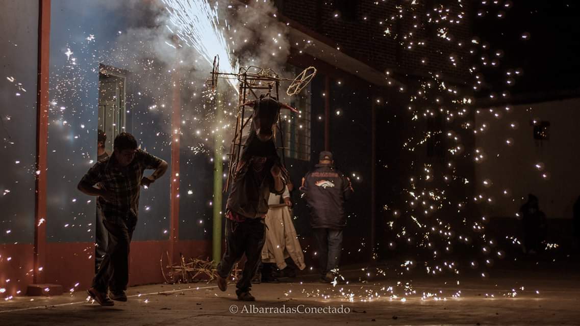 CAI_Oaxaca's tweet photo. Fiesta es Resistencia
Foto: Albarradas Conectado 
#CAI #cai8 #Oaxaca #cine #cultura #Resiliencia #Comunalidad https://t.co/R4V3DVuoMO