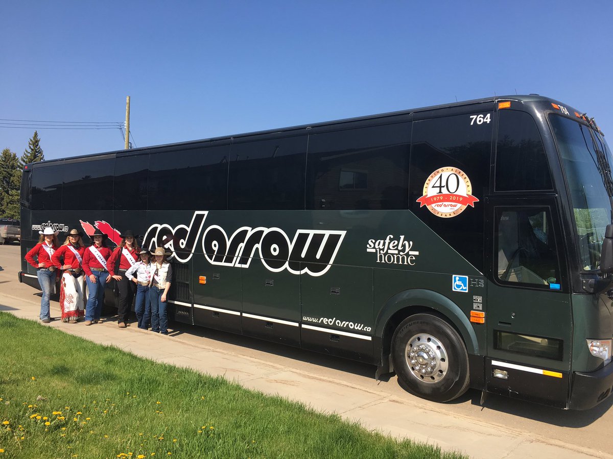 RedArrowEbus's tweet image. Miss GP Stompede Contestants, our team member Shannon Walters, and our Red Arrow coach in the @GPstompede Parade! #gpstompede #TourismWeek #40YearsRedArrow @CityofGP @GPtourism