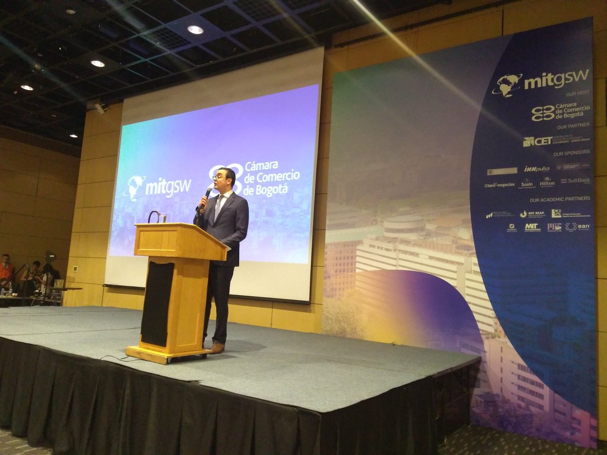JCastroS's tweet photo. En el cierre del @MITGSW en el que emprendedores exitosos y expertos inspiraron a ciudadanos, estudiantes y académicos para que se animen a emprender y transformar el país con nuevos negocios digitales que sean rentables y disruptivos. #Mitgsw2019 https://t.co/Mb2wtOyJw9