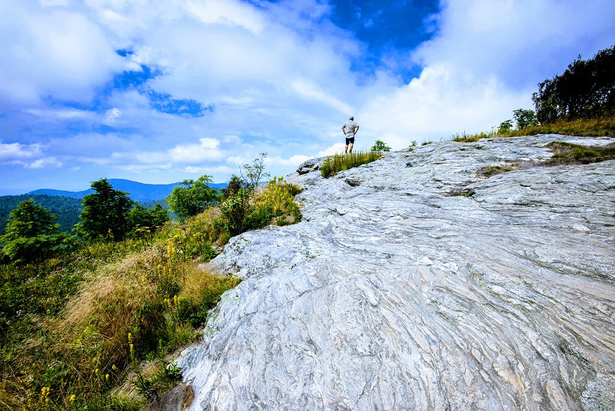 buckfish's tweet photo. No better place to contemplate life #artloebtrail #blackbalsamknob #livinglifeoutside #pisgahnationalforest #hike #backpacker #explore #thegreatoutdoors #getoutstayout #stayandwander #adventure #amongthewild #optoutside #blueridgeparkway #northcarolina #appalachianmountains https://t.co/gJSPQHV1MT