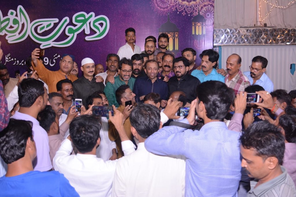 SyedTalaljeff's tweet photo. -Leader Of The People.❤️
#IftarDinnerByMQMHyd https://t.co/zFIE64kyQW