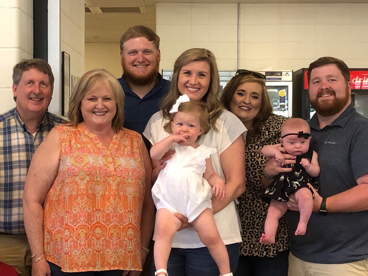 AvilleCNP's tweet photo. Such a GREAT celebration of a wonderful friend & co-worker, Regenia Bailey. Going to be home and enjoy grands!! We’ll miss her but are delighted her dreams are coming true! #cnpfamily #happyday4theBaileys #workwCharles #parttimer https://t.co/l1W5XDydJv