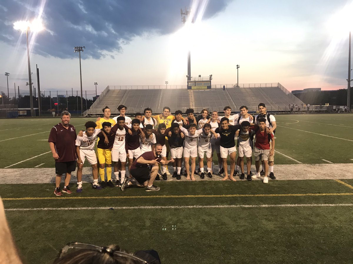 Broad Run Men’s Varsity Soccer Team played incredibly hard but suffered a devastating 2-3 loss in the 4th OT to Robert E Lee in Round 1 of Regional Playoffs. Goal-Chris w/Trevor assist. Goal-Juan on a free kick. @BroadRunSports @LTMsports @VivaLoudoun @LoCoSports @AllMetSports