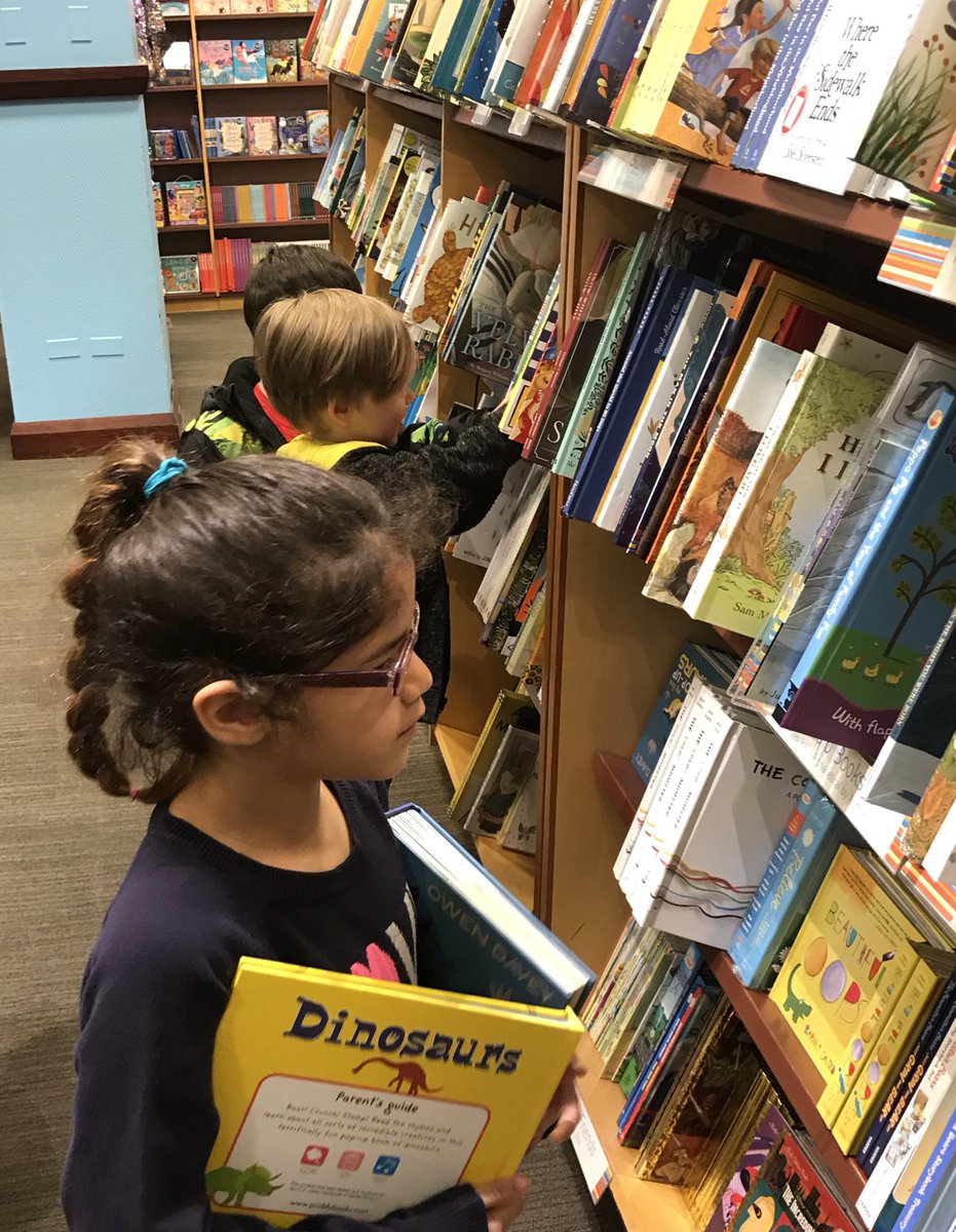 andrew_llc's tweet photo. These super shoppers had no trouble finding interesting books for our library! @Jessica_W_NLESD @standrewselem @chaptersindigo @kinderkuzins @MsSwain2 #loveofreading https://t.co/tL6mYKwob1