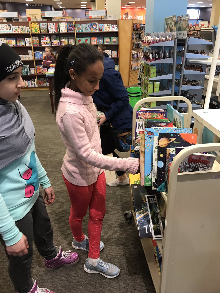 andrew_llc's tweet photo. These super shoppers had no trouble finding interesting books for our library! @Jessica_W_NLESD @standrewselem @chaptersindigo @kinderkuzins @MsSwain2 #loveofreading https://t.co/tL6mYKwob1