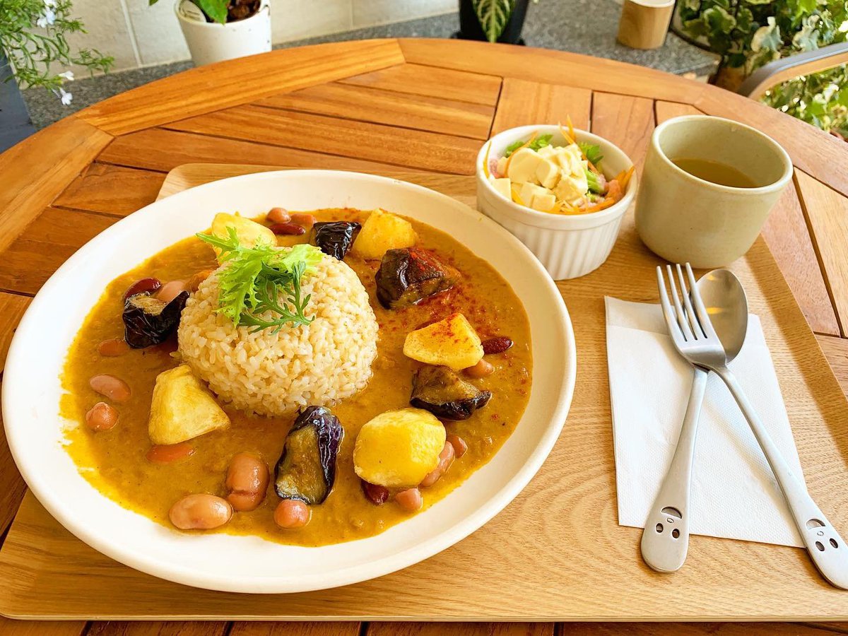 MarcheFete's tweet photo. アカウント新しくしました！
大人気マクロビランチ！今週は麹を使ったカレー♪
#フェットルマルシェ
#fetelemarche
#マクロビ 
#vege 
#vegan
#カレー https://t.co/Y3Pi3RC8hj